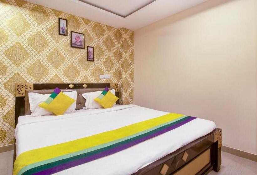 Camera Deluxe, Fabhotel Yogeshwara Grand