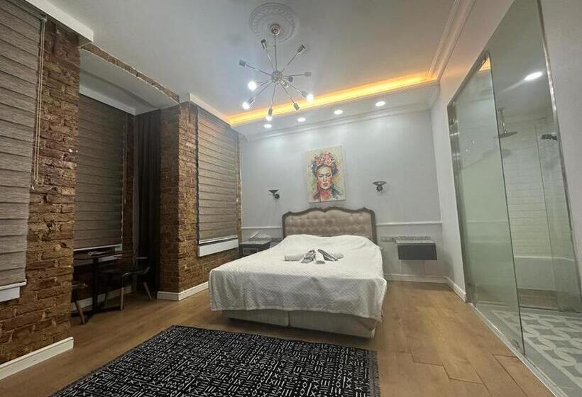 إستوديو قياسى, Konak Suite İn The Bar Street