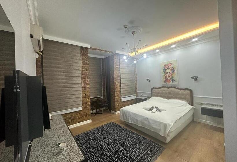 إستوديو قياسى, Konak Suite İn The Bar Street