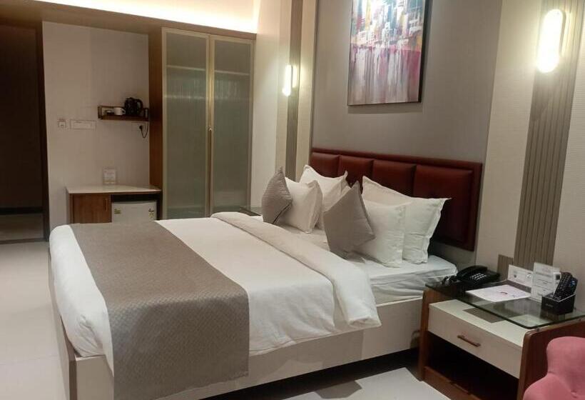 Номер Deluxe, Pushpak Hotel & Convention