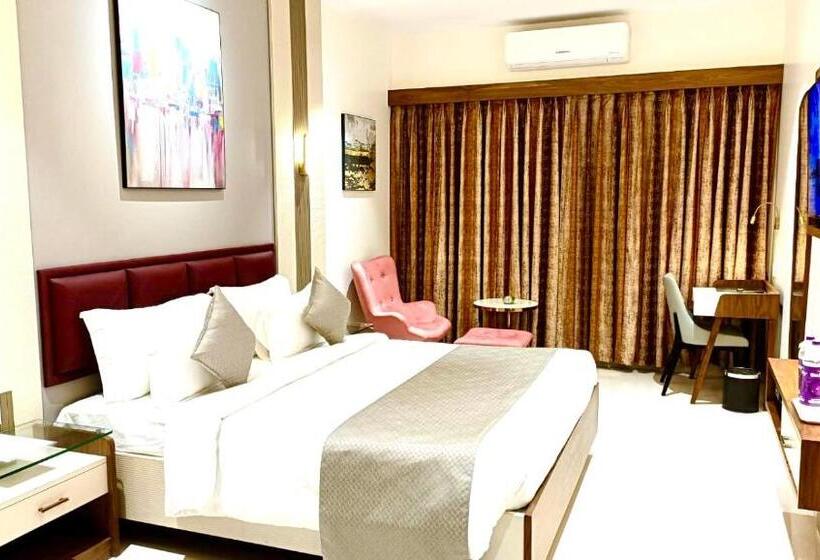 Номер Deluxe, Pushpak Hotel & Convention