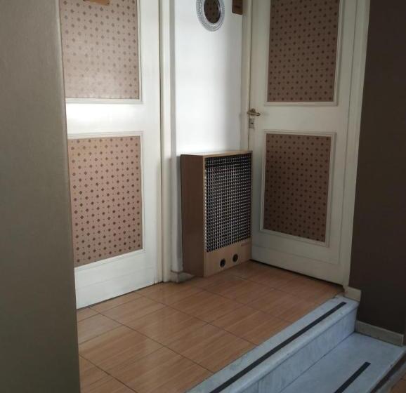Номер Стандарт, Houselyon