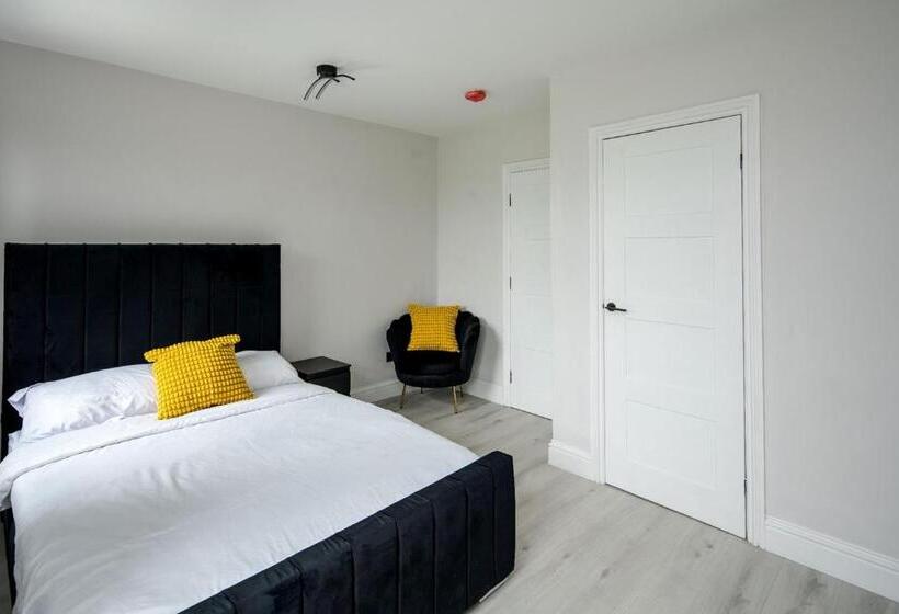 Апартаменты 3 Спальни, Commonside Luxury