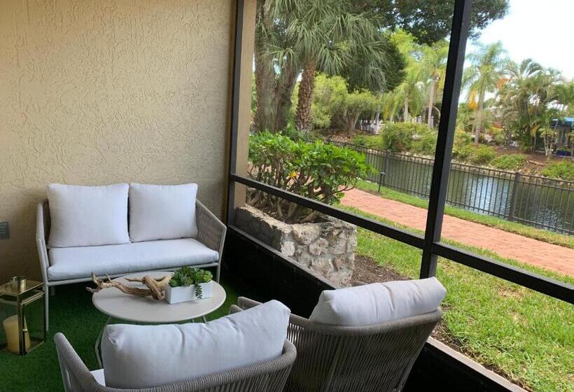 1 Bedroom Apartment Lake View, Park Shore Resort
