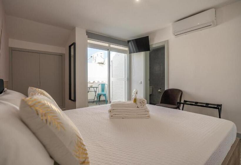 Номер Deluxe с Балконом, Leevin Guesthouse