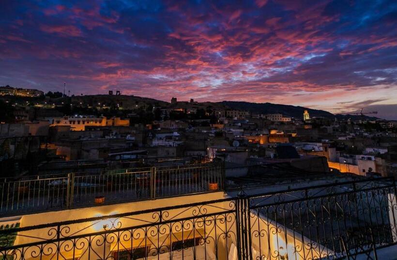 اتاق استاندارد سه تخته با بالکن, Riad Qamar Fez