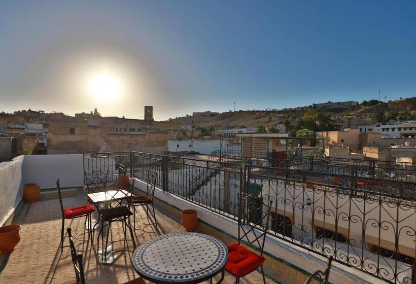 اتاق استاندارد سه تخته با بالکن, Riad Qamar Fez