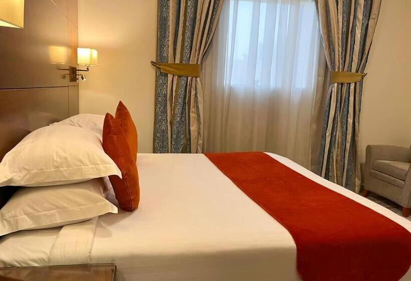 Полулюкс, Hayatt Suites &