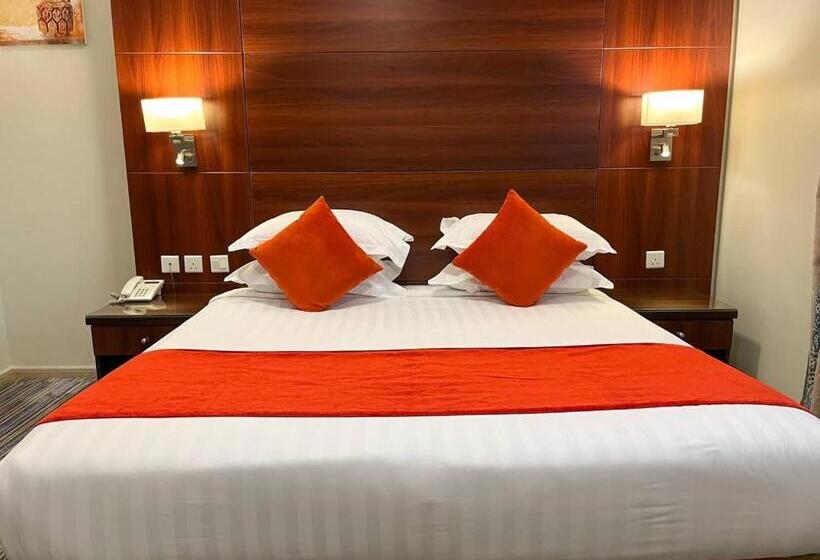 Люкс 3 Спальни, Hayatt Suites &