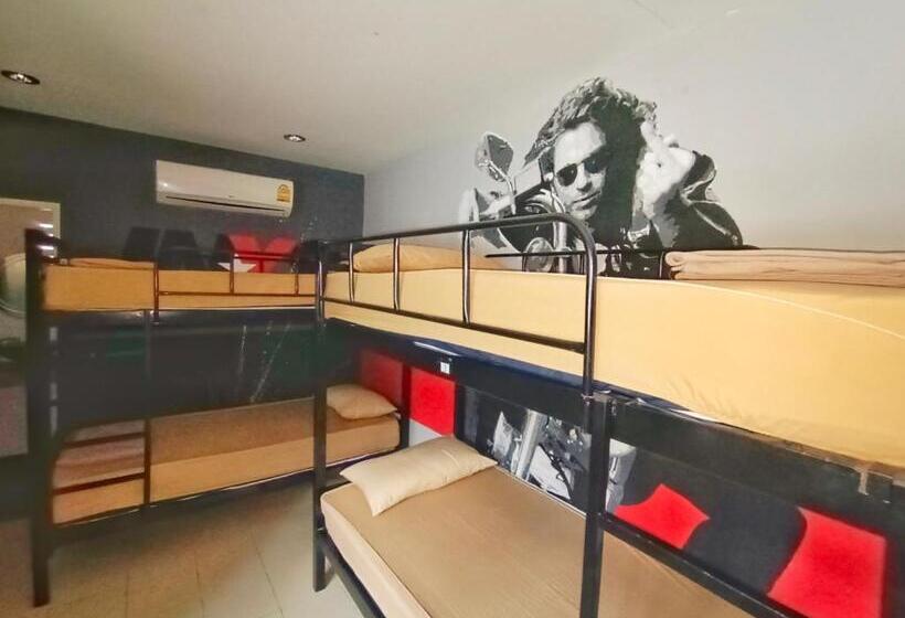 공동 객실, Wet! A Pool Party Hostel By Wild & Wandering