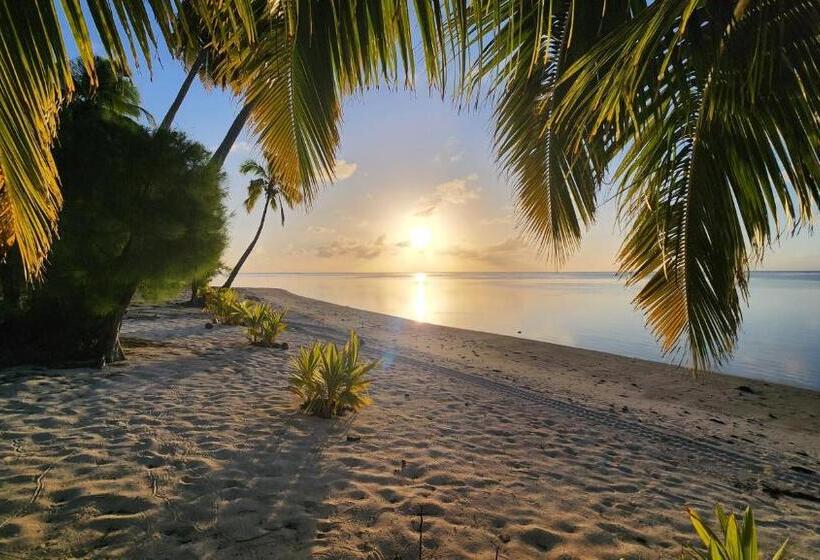اتاق لوکس با بالکن و چشم‌انداز دریا, Resort Tava'e