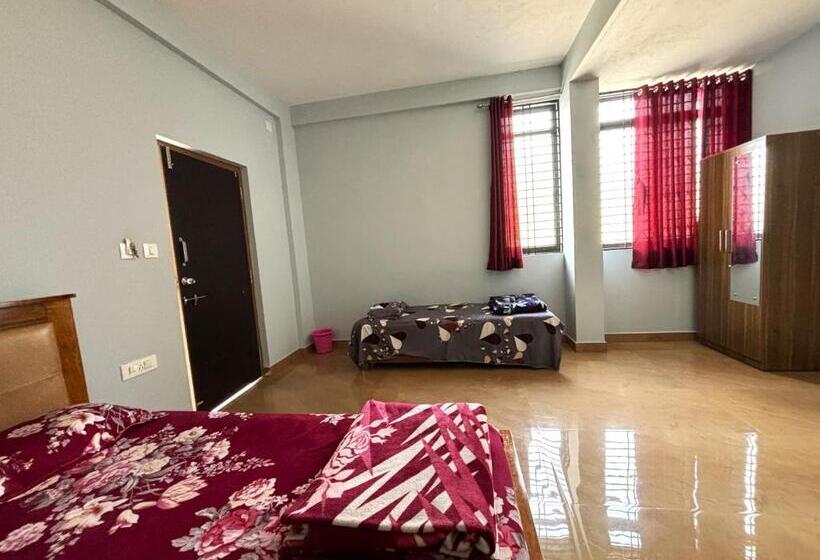 Номер Стандарт Трехместный, Sri Swarna Darvi Lodge Horanadu