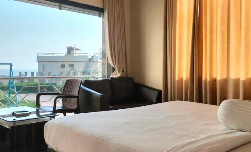 اتاق لوکس با تخت بزرگ, Mandarmani Kiss Of Sea Holiday Resorts & Cottages Private Limited