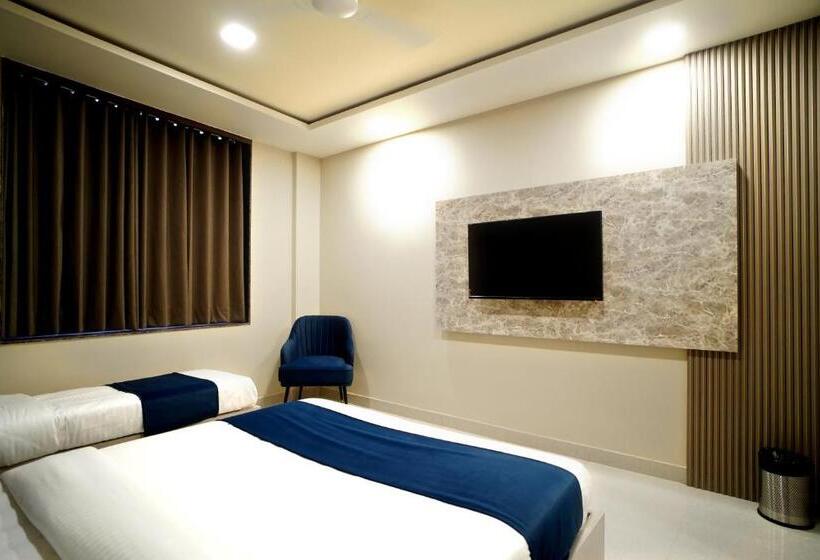디럭스 트리플 룸, Rich Comfort Ajmer