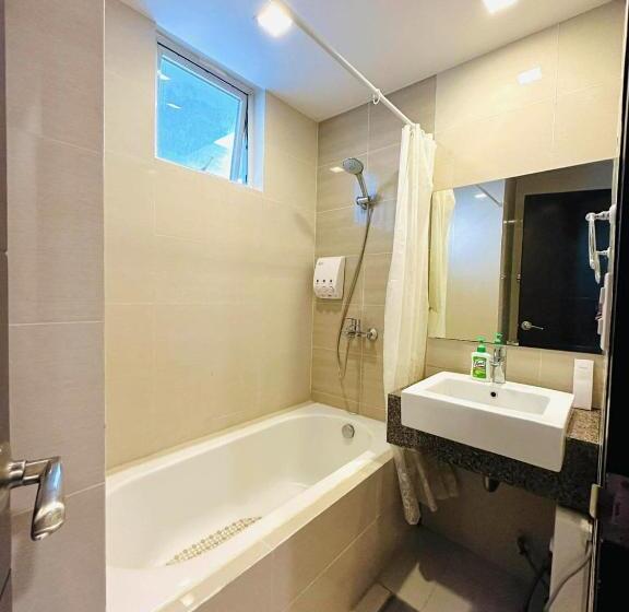 Номер Deluxe, One Manchester Place By Hiverooms