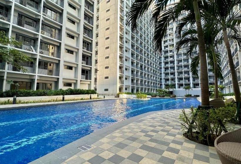 آپارتمان 1 خوابه با چشم‌انداز استخر, Mall Of Asia Shore 2 Condo