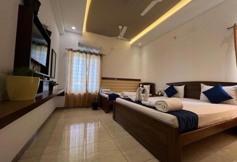 豪华三人间, Raja Residency