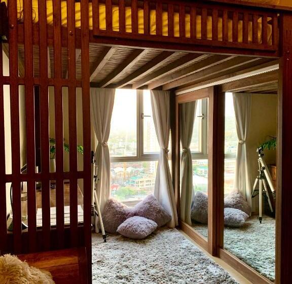 スタンダードスタジオ, Penthouse Condo Studio Unit Centrio Tower W/ Stove