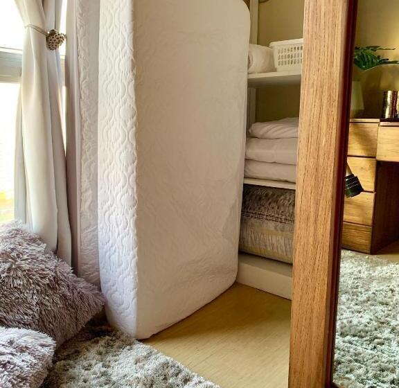 スタンダードスタジオ, Penthouse Condo Studio Unit Centrio Tower W/ Stove