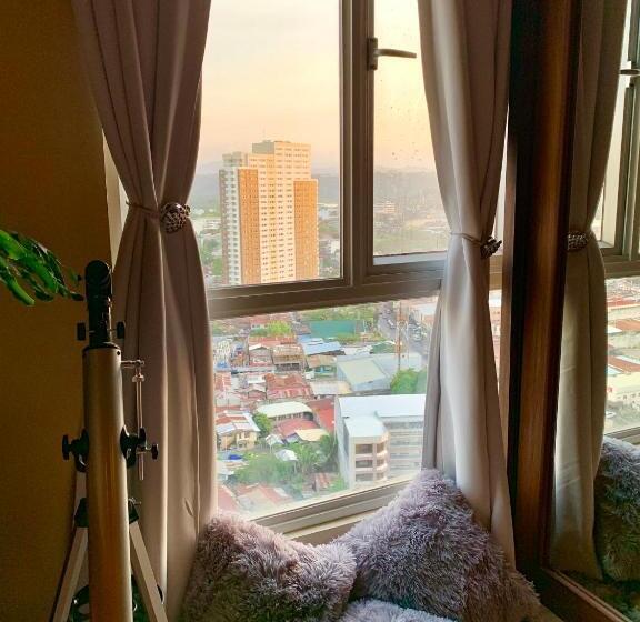スタンダードスタジオ, Penthouse Condo Studio Unit Centrio Tower W/ Stove