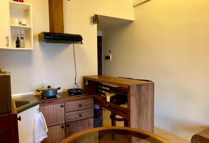 スタンダードスタジオ, Penthouse Condo Studio Unit Centrio Tower W/ Stove