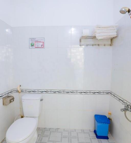 اتاق استاندارد سه نفره, Red Hotel Côn đảo