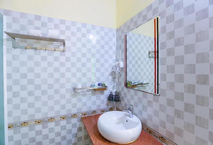 اتاق استاندارد چهار تخته, Red Hotel Côn đảo