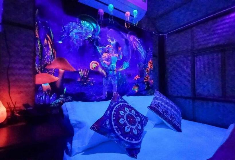 Бунгало Стандарт Вид на Сад, Bar Horizon Hostel