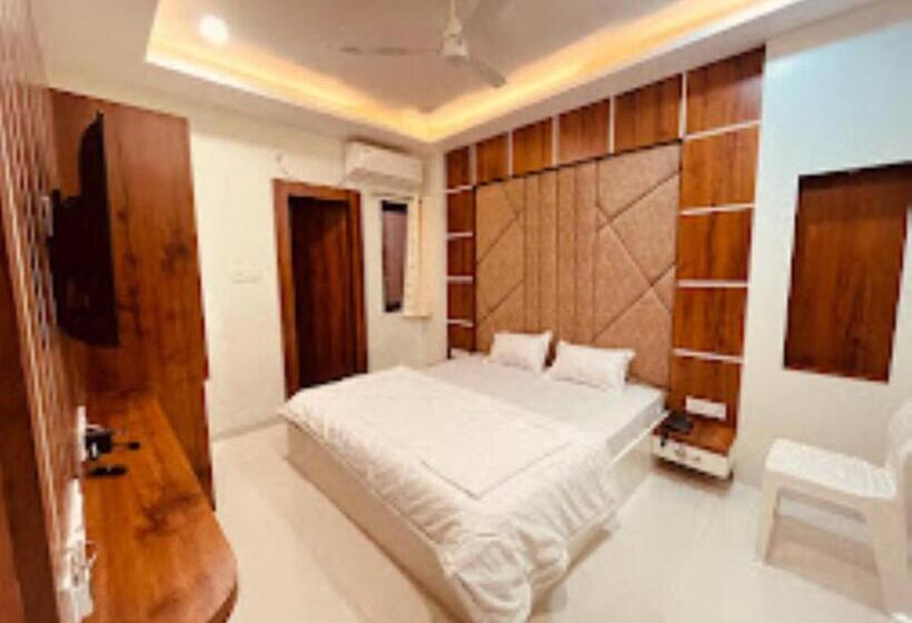 デラックスルーム, Luxury Inn,damoh