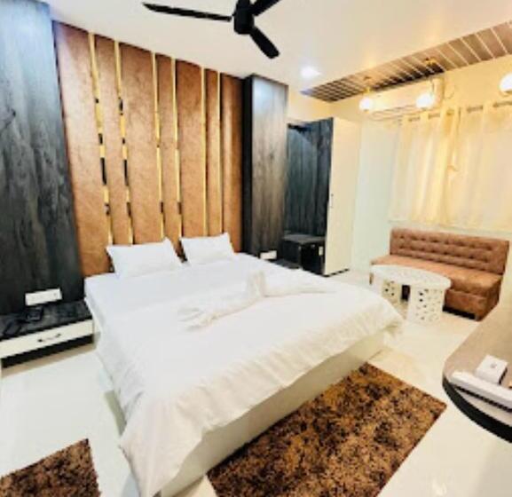 スイート, Luxury Inn,damoh