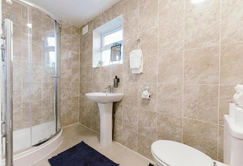 スタンダード４人部屋, Stratford Cosy Rooms   37