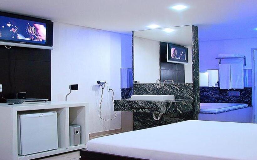 스탠다드 스튜디오, Status Motel Perimetral Adults Only