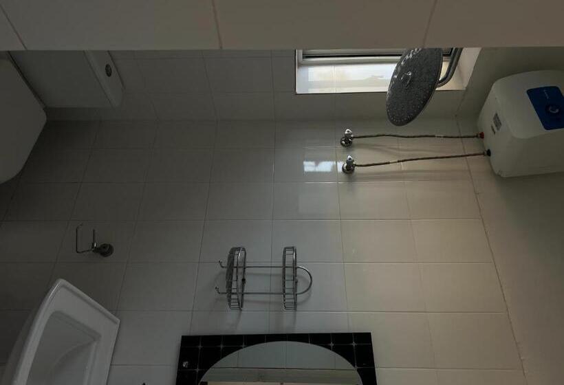 اتاق استاندارد سه نفره, Room In Bb   Room Had Glaund Flow With Two Guests