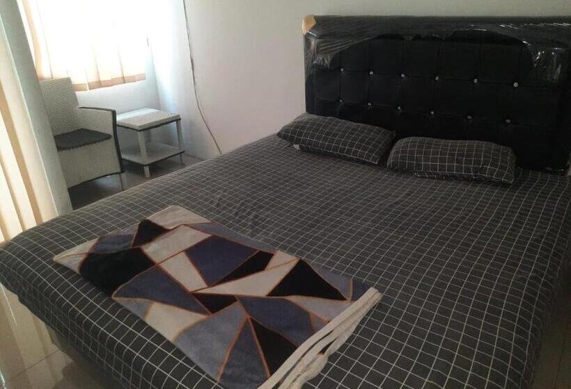 Номер Deluxe, Collection O 93386 Apartemen Grand Sentraland By Mira