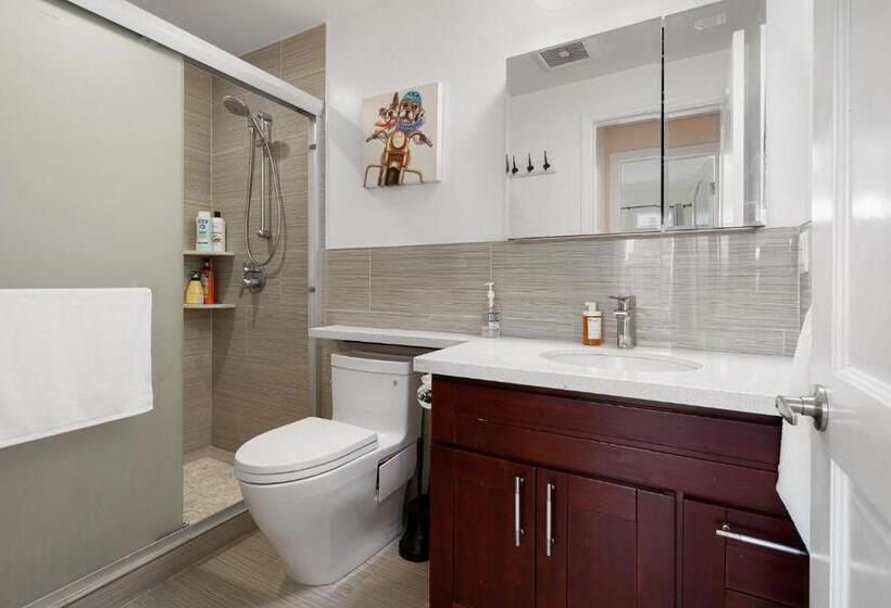 اتاق استاندارد با سرویس بهداشتی مشترک, Affordable Cozy Secured Private Rooms Shared Bath Home In John Mclaren Park