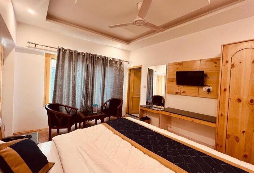 Номер Deluxe, The Manali Castle   Majestic Mountain Retreat