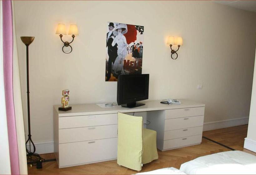 استودیوی لوکس, Residence Gli Angioini Srl