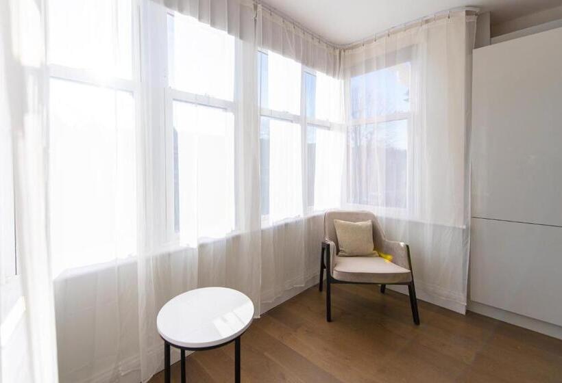 Апартаменты Deluxe 1 Спальня, Ealing Residency