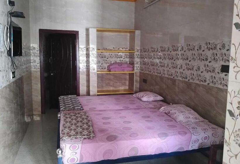 Трехместный Номер Классика, Oyo Flagship Sri Sakthi Siva Lodge