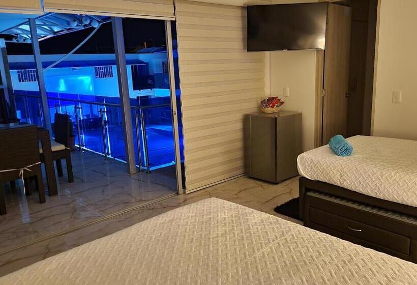Трехместный Номер Стандарт Вид на Бассейн, Piscina Sarita Club Boutique