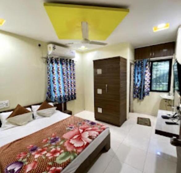 Номер Стандарт, Suruchi Inn Sambhajinagar