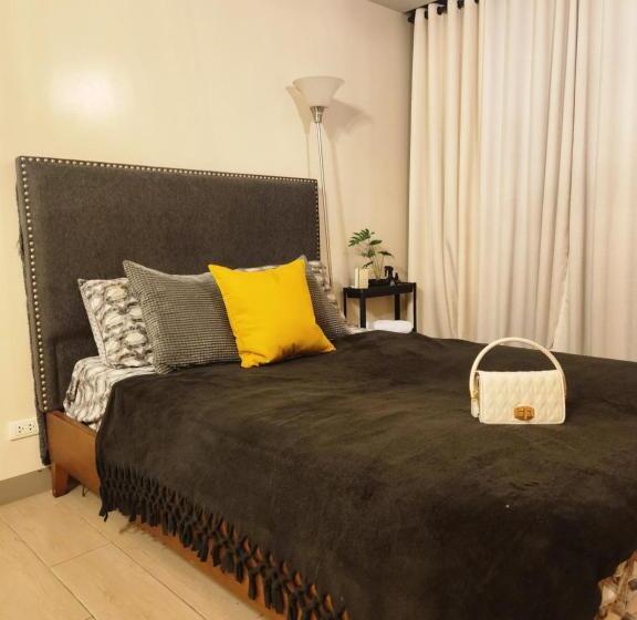 Апартаменты 1 Спальня Вид на Бассейн, Chic Style Condo Unit In Bgc, One Uptown Residences, In Front Of Grand Hyatt!