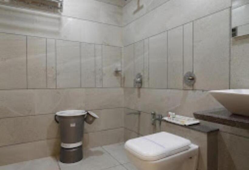 行政三人间, Alka Inn Ahmedabad