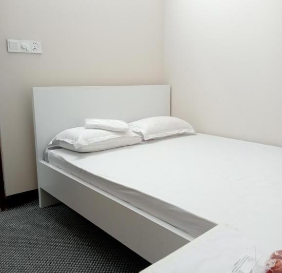 اتاق لوکس, In Need   Near To The Us France Italy Saudi Embassy And Airport