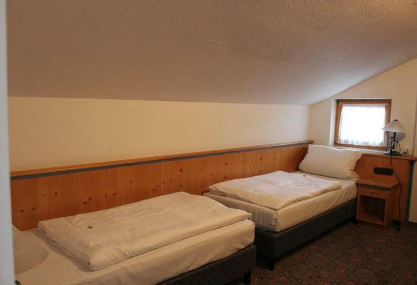 带阳台标准四人间, Alpenhotel Widderstein