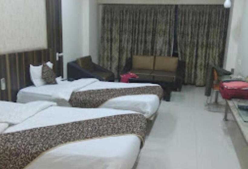 Номер Deluxe Кровать Кинг, New Regal Palace Jalgaon