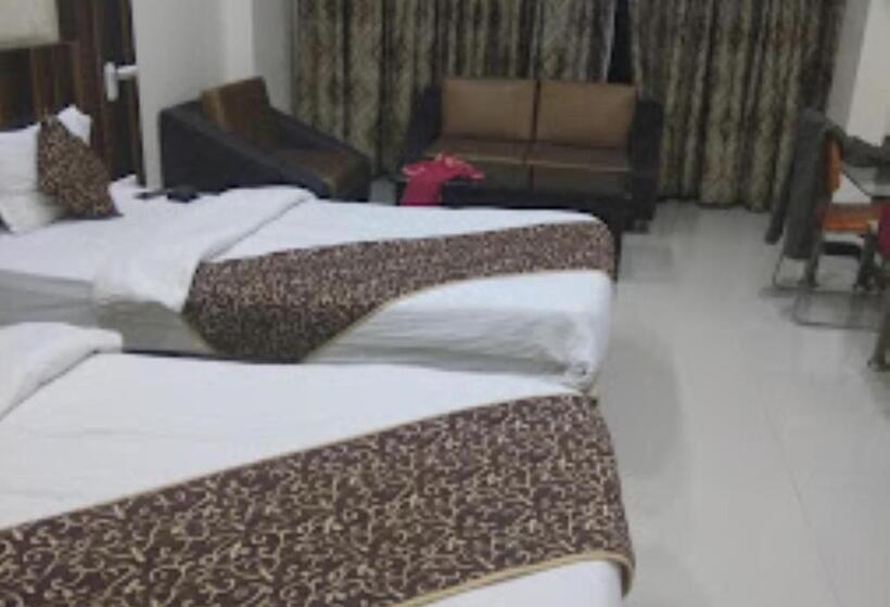 Номер Deluxe Кровать Кинг, New Regal Palace Jalgaon