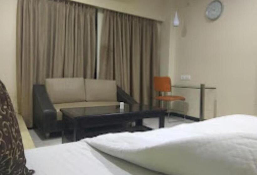 家庭间, New Regal Palace Jalgaon