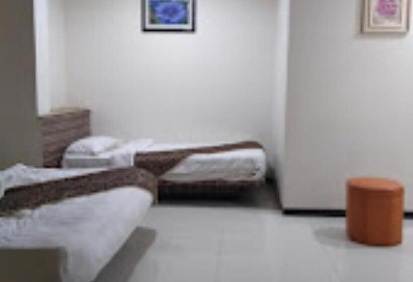 Семейный Номер, New Regal Palace Jalgaon