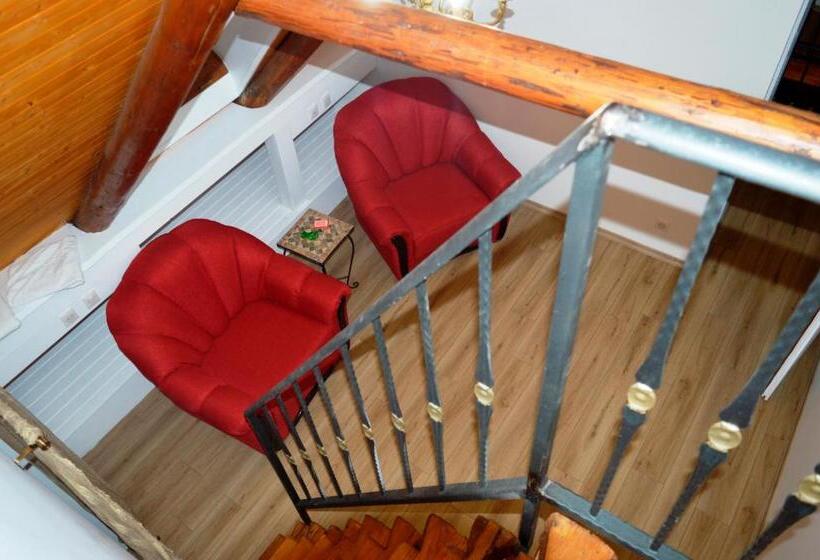 Семейный Номер, Casa Cu Magnolii